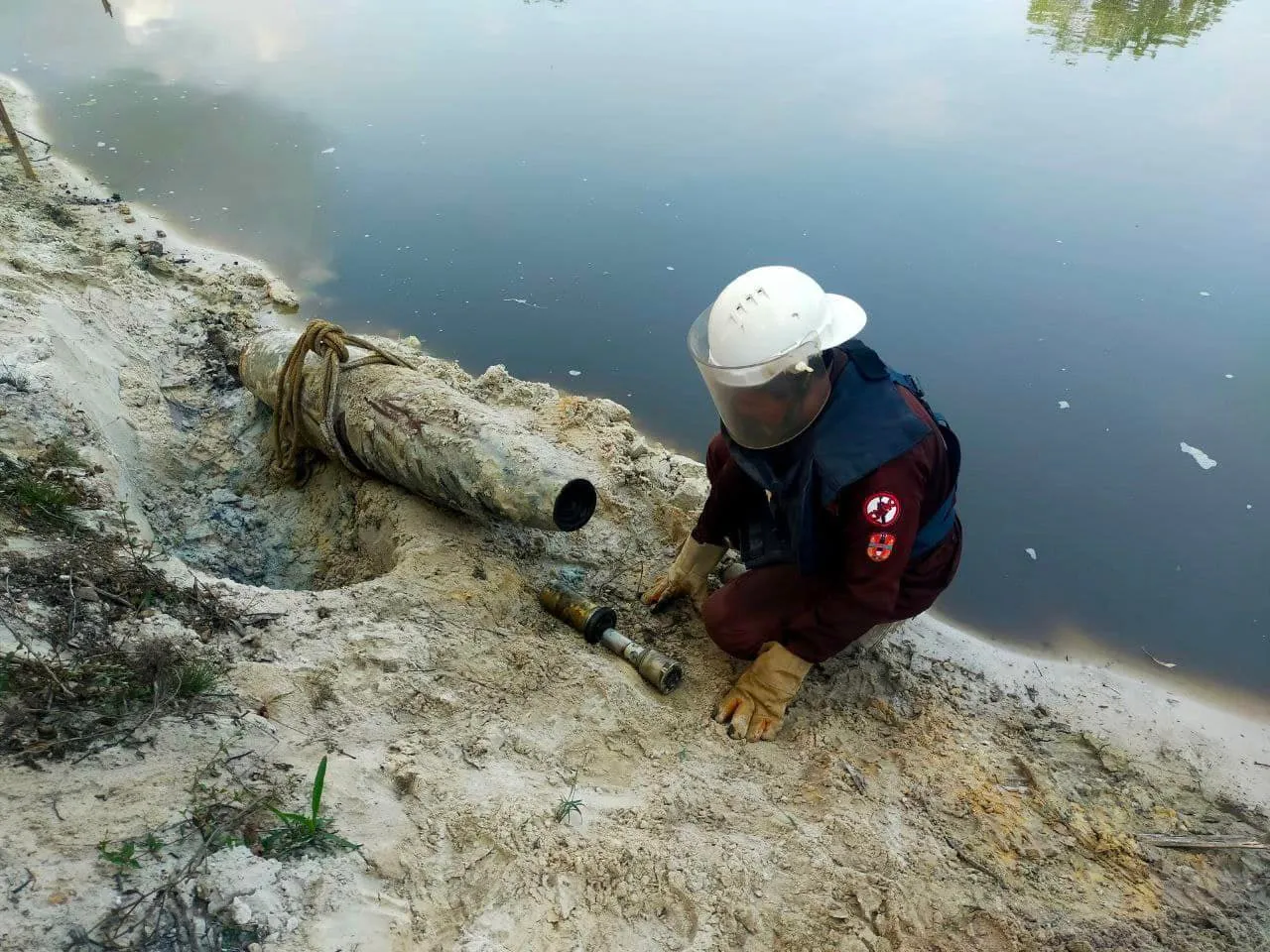 An aerial bomb known as MK82, which had deeply penetrated a pit near an ocean area for years