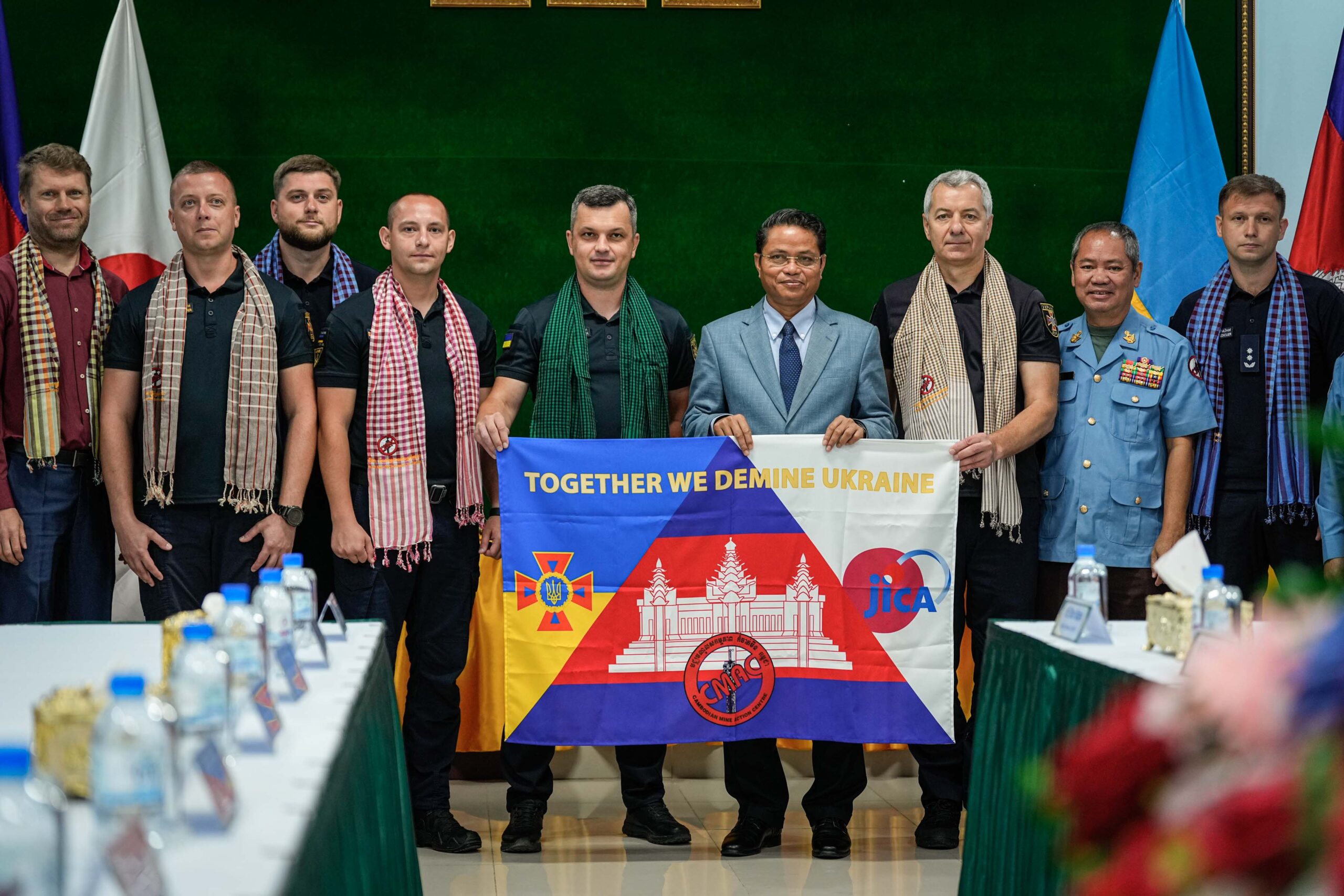 The Director General of the Cambodian Mine Action Centre (CMAC), Heng Ratana, welcomed a high-level Ukrainian delegation