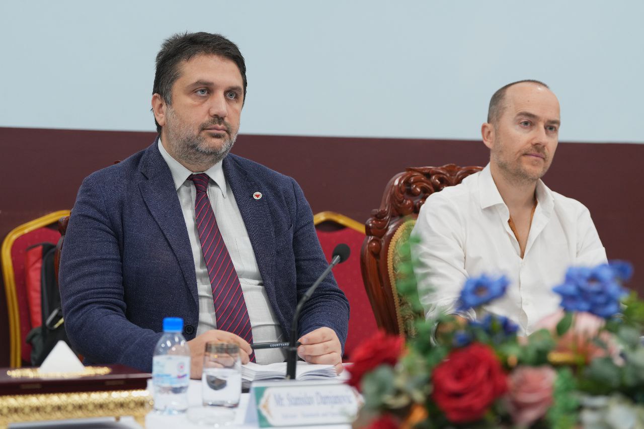 A delegation of EU, GICHD, and APOPO discuss with CMAC for future cooperation and EU support