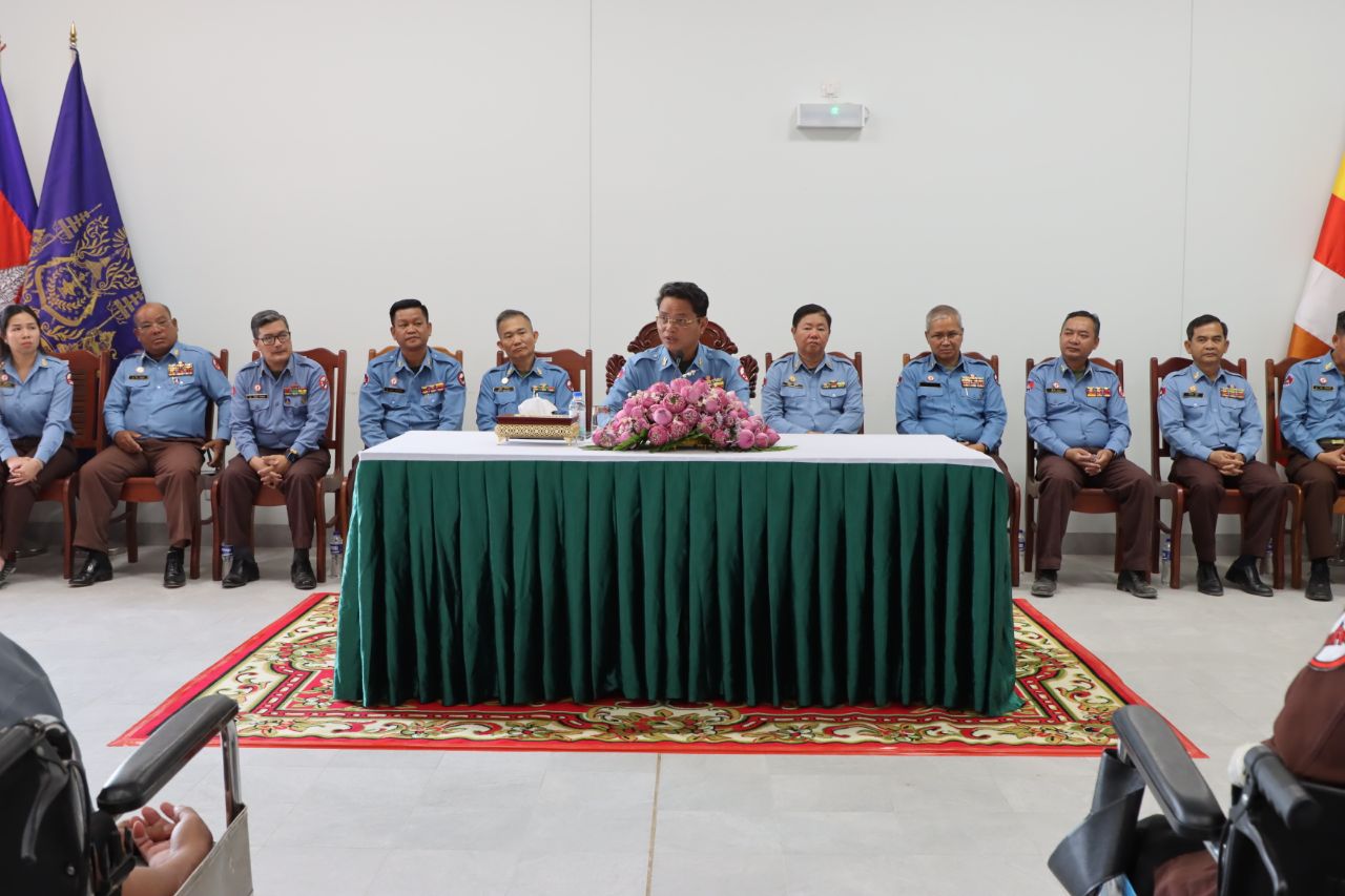 Get-together meeting and payment of seniority indemnity  to 130 retired officers